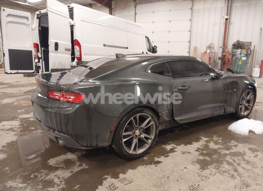 Photo 4 of 2018 Chevrolet Camaro 1LT (VIN 1G1FB1RX1J0182182)