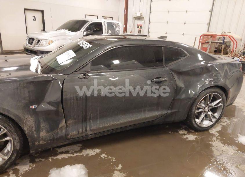 Photo 6 of 2018 Chevrolet Camaro 1LT (VIN 1G1FB1RX1J0182182)