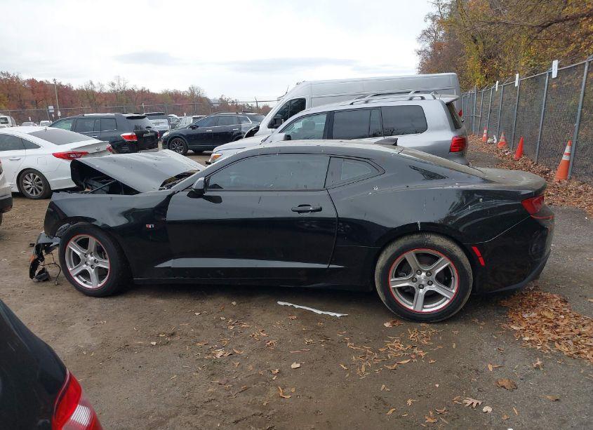 Photo 13 of 2018 Chevrolet Camaro 1LT (VIN 1G1FB1RX1J0183493)