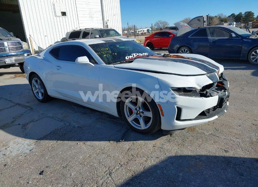 2020 Chevrolet Camaro RWD 1LT (VIN 1G1FB1RX1L0104908) main photo