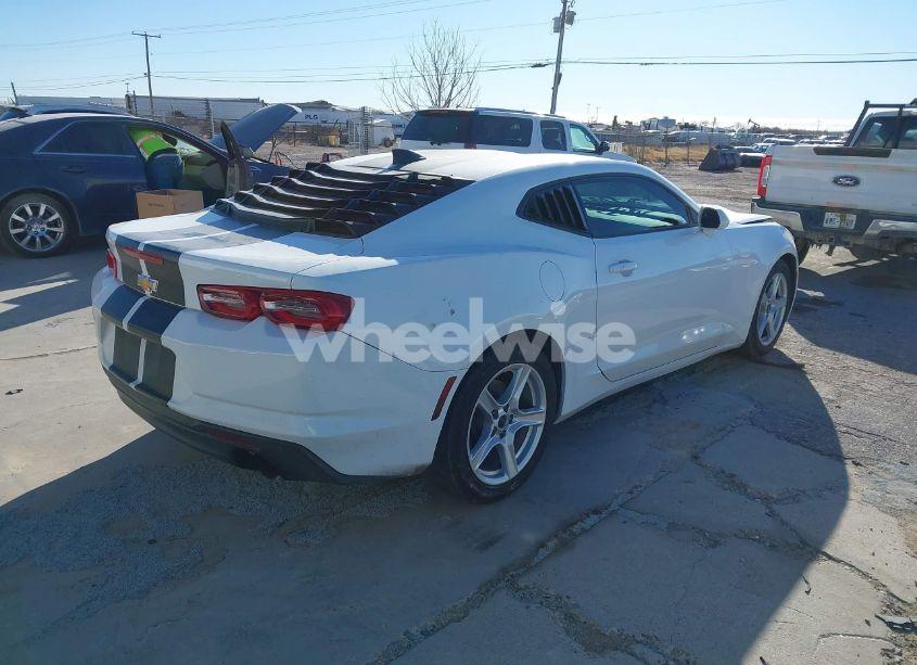 Photo 4 of 2020 Chevrolet Camaro RWD 1LT (VIN 1G1FB1RX1L0104908)