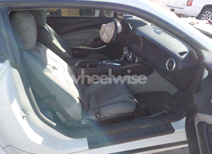 Photo 5 of 2020 Chevrolet Camaro RWD 1LT (VIN 1G1FB1RX1L0104908)