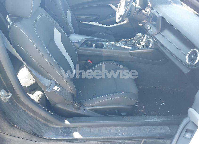 Photo 5 of 2018 Chevrolet Camaro 1LT (VIN 1G1FB1RX3J0191689)