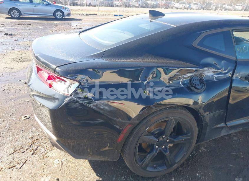 Photo 6 of 2018 Chevrolet Camaro 1LT (VIN 1G1FB1RX3J0191689)