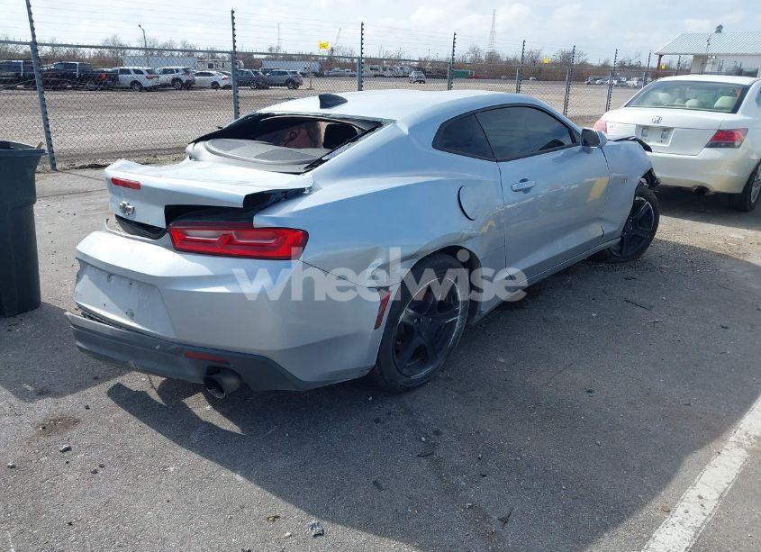 Photo 4 of 2017 Chevrolet Camaro 1LT (VIN 1G1FB1RX4H0184633)