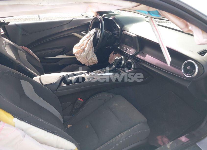 Photo 5 of 2017 Chevrolet Camaro 1LT (VIN 1G1FB1RX4H0184633)