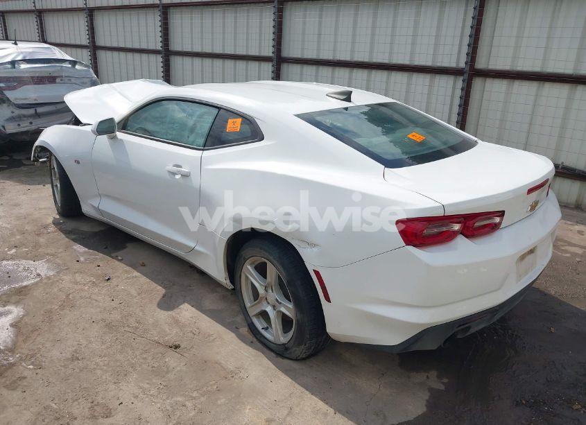 Photo 3 of 2019 Chevrolet Camaro 1LT (VIN 1G1FB1RX4K0114010)