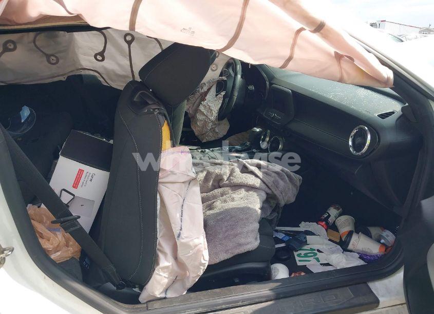 Photo 5 of 2019 Chevrolet Camaro 1LT (VIN 1G1FB1RX4K0114010)