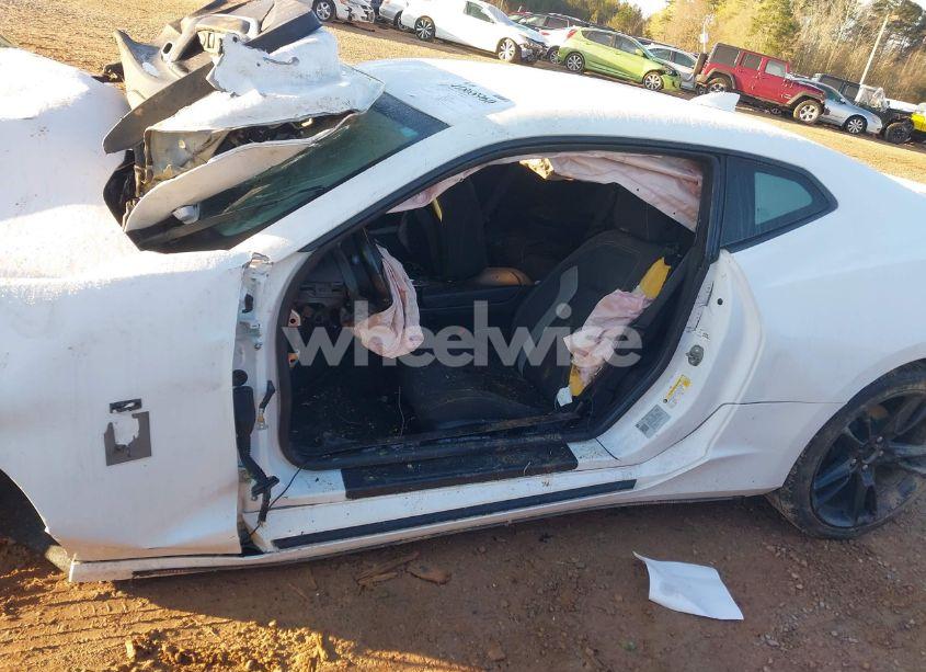 Photo 13 of 2019 Chevrolet Camaro 1LT (VIN 1G1FB1RX4K0127436)