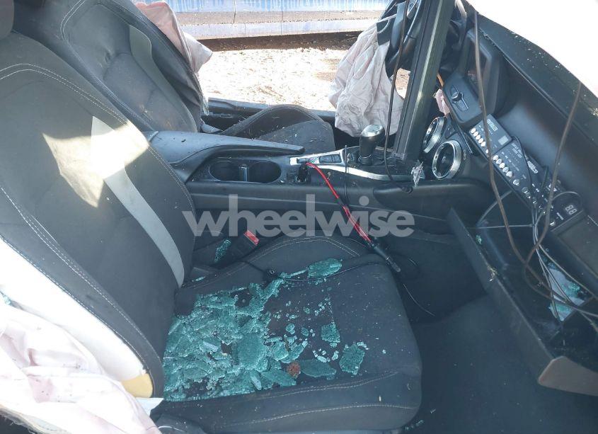 Photo 5 of 2019 Chevrolet Camaro 1LT (VIN 1G1FB1RX4K0127436)