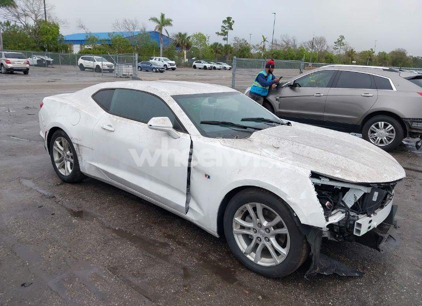 2021 Chevrolet Camaro RWD 1LS (VIN 1G1FB1RX4M0142120) main photo