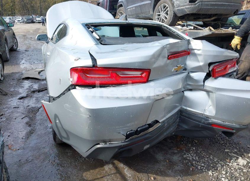 Photo 6 of 2017 Chevrolet Camaro 1LT (VIN 1G1FB1RX5H0163368)