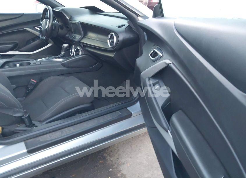 Photo 5 of 2017 Chevrolet Camaro 1LT (VIN 1G1FB1RX5H0187475)