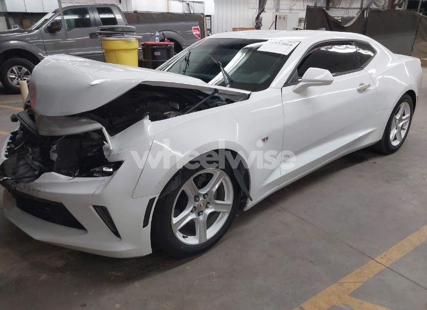 Photo 2 of 2018 Chevrolet Camaro 1LT (VIN 1G1FB1RX5J0117917)