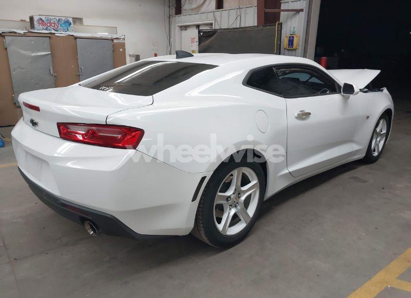 Photo 4 of 2018 Chevrolet Camaro 1LT (VIN 1G1FB1RX5J0117917)