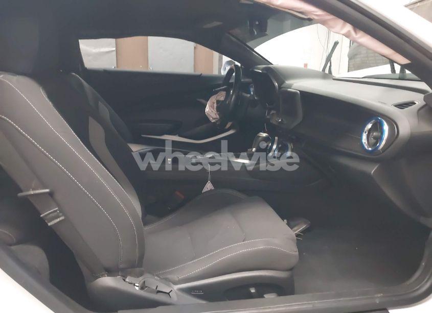 Photo 5 of 2018 Chevrolet Camaro 1LT (VIN 1G1FB1RX5J0117917)