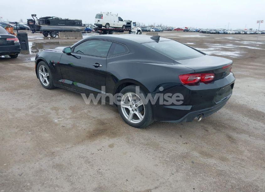Photo 3 of 2019 Chevrolet Camaro 1LT (VIN 1G1FB1RX5K0119622)