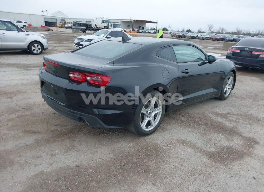 Photo 4 of 2019 Chevrolet Camaro 1LT (VIN 1G1FB1RX5K0119622)
