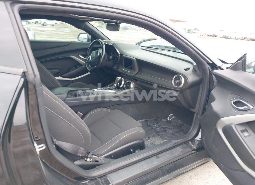 Photo 5 of 2019 Chevrolet Camaro 1LT (VIN 1G1FB1RX5K0119622)