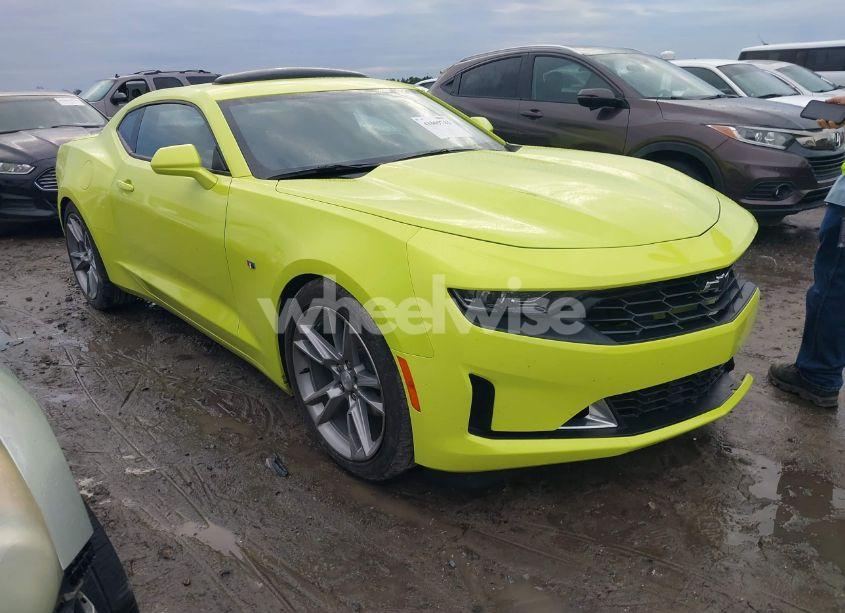 2021 Chevrolet Camaro RWD 1LT (VIN 1G1FB1RX5M0117890) main photo