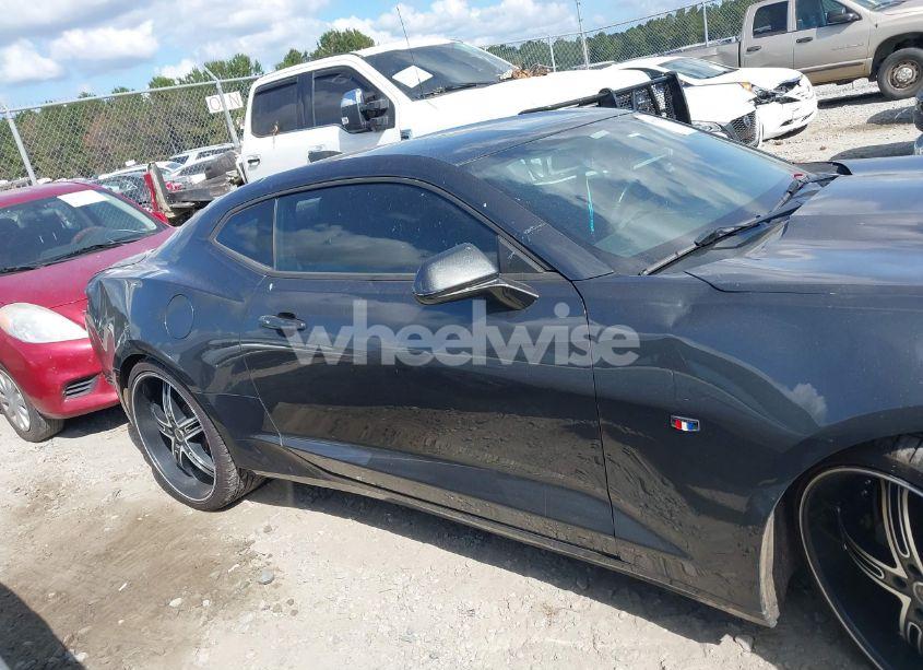 Photo 13 of 2017 Chevrolet Camaro 1LT (VIN 1G1FB1RX6H0179742)