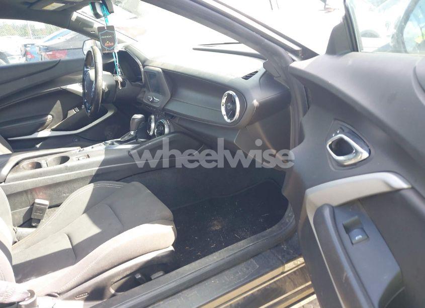 Photo 5 of 2017 Chevrolet Camaro 1LT (VIN 1G1FB1RX6H0179742)