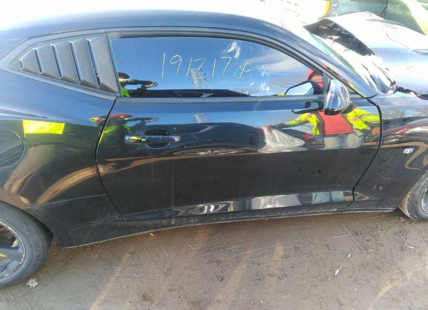 Photo 13 of 2018 Chevrolet Camaro 1LT (VIN 1G1FB1RX6J0191217)