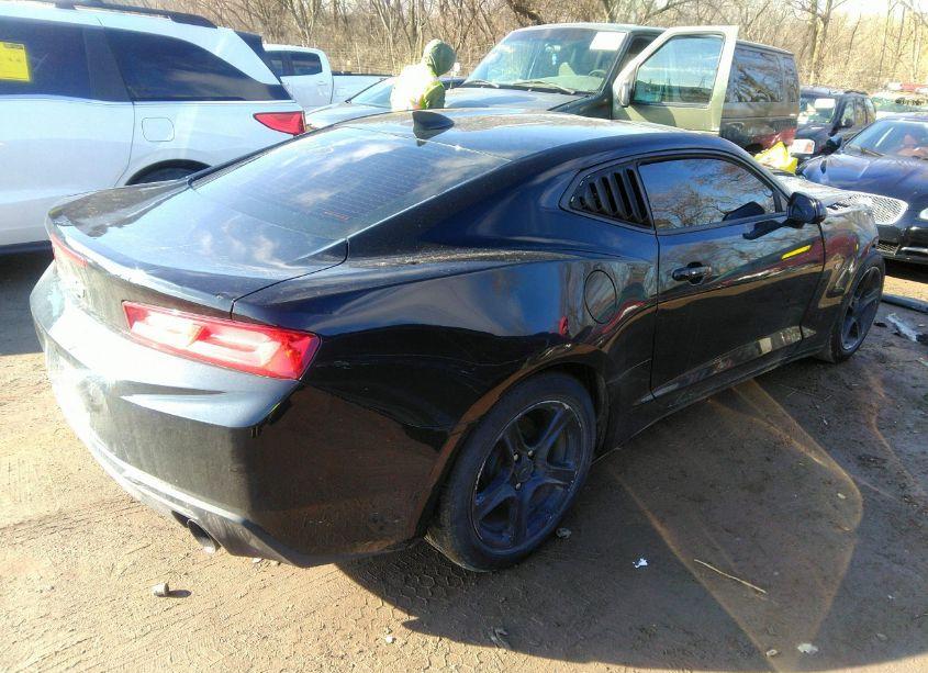 Photo 4 of 2018 Chevrolet Camaro 1LT (VIN 1G1FB1RX6J0191217)