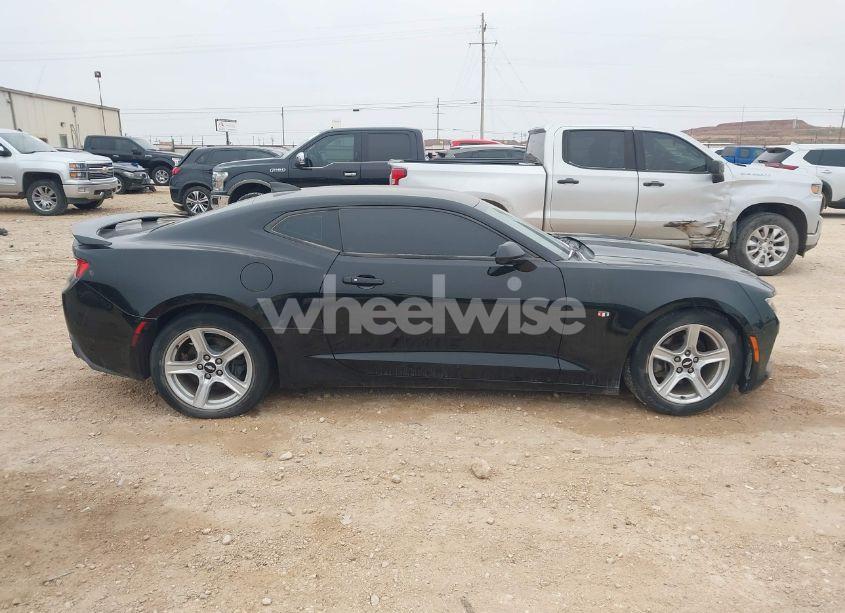 Photo 13 of 2017 Chevrolet Camaro 1LT (VIN 1G1FB1RX7H0164943)