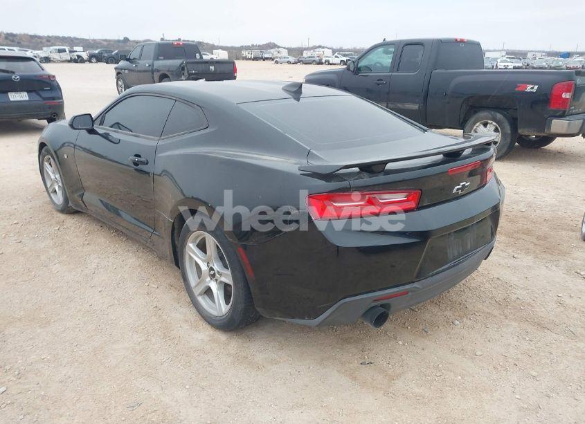 Photo 3 of 2017 Chevrolet Camaro 1LT (VIN 1G1FB1RX7H0164943)