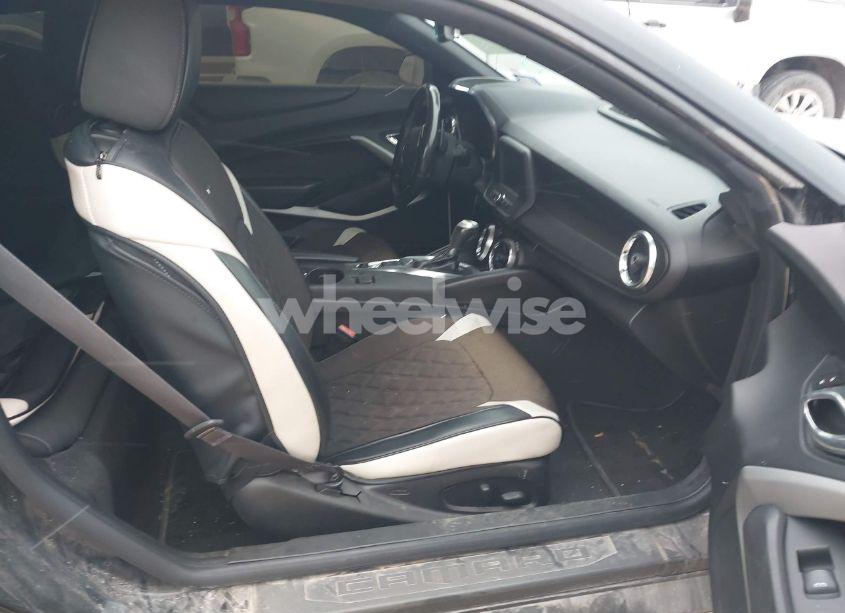 Photo 5 of 2017 Chevrolet Camaro 1LT (VIN 1G1FB1RX7H0164943)