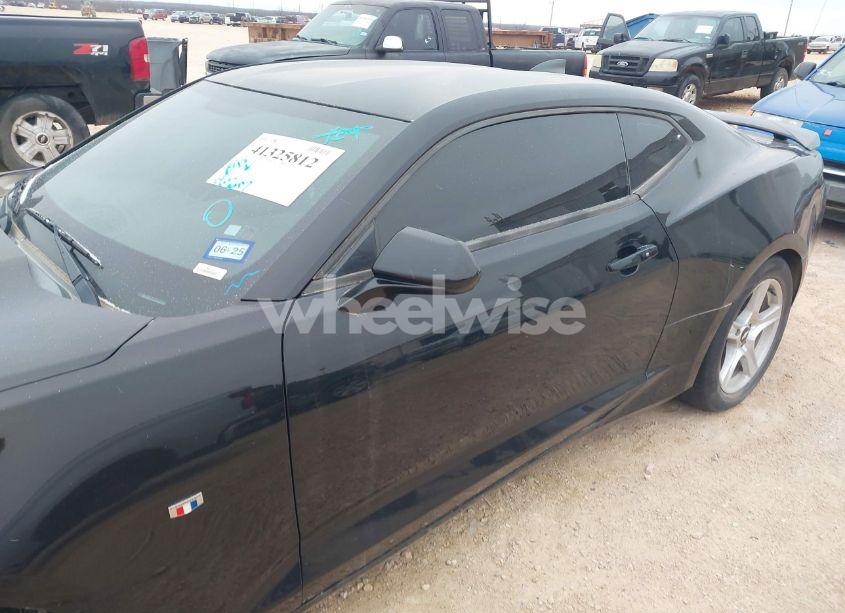 Photo 6 of 2017 Chevrolet Camaro 1LT (VIN 1G1FB1RX7H0164943)