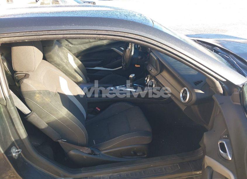 Photo 5 of 2017 Chevrolet Camaro 1LT (VIN 1G1FB1RX8H0107859)