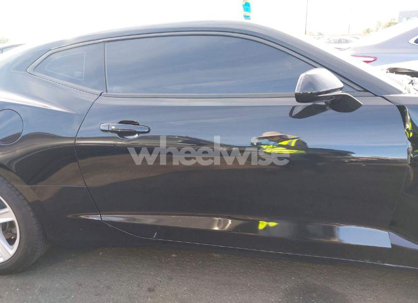 Photo 13 of 2018 Chevrolet Camaro 1LT (VIN 1G1FB1RX8J0160874)