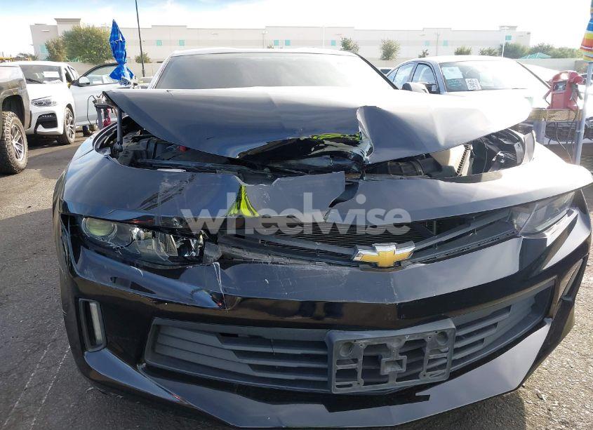 Photo 6 of 2018 Chevrolet Camaro 1LT (VIN 1G1FB1RX8J0160874)