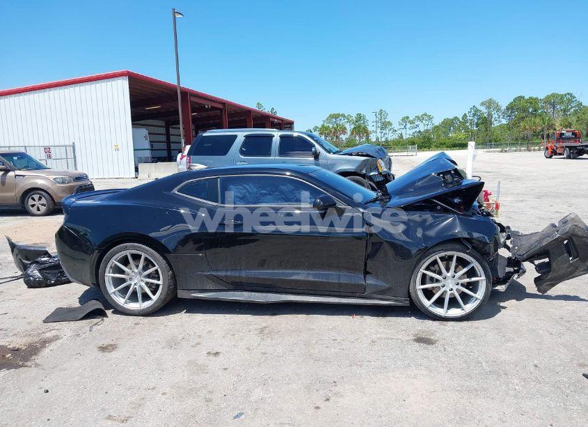 Photo 14 of 2018 Chevrolet Camaro 1LT (VIN 1G1FB1RX8J0184852)