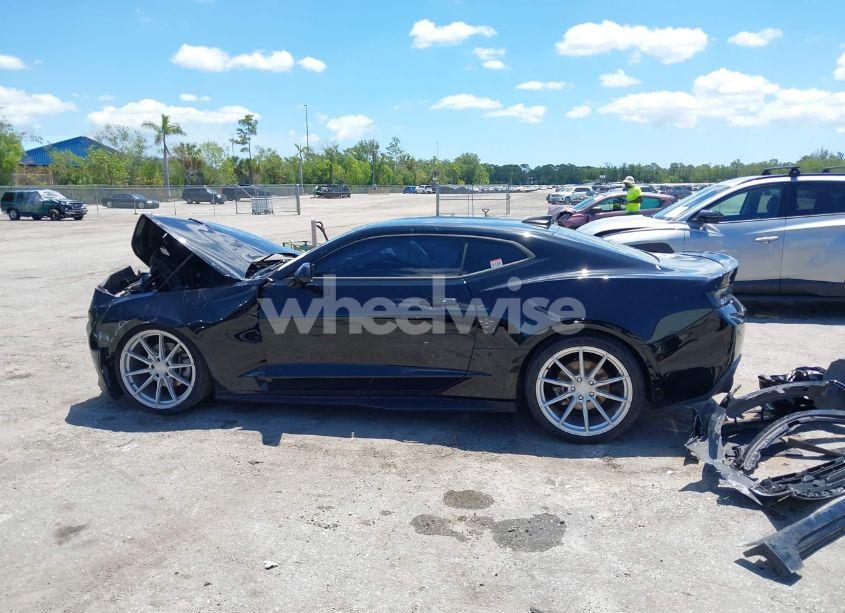 Photo 15 of 2018 Chevrolet Camaro 1LT (VIN 1G1FB1RX8J0184852)