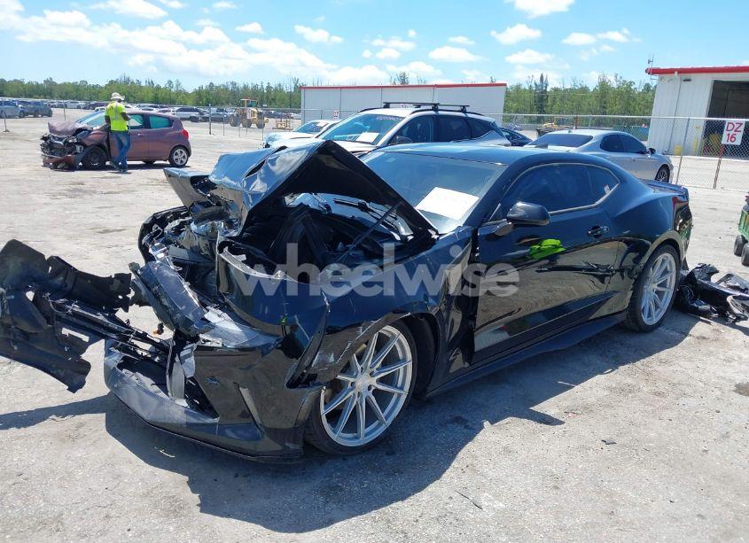 Photo 2 of 2018 Chevrolet Camaro 1LT (VIN 1G1FB1RX8J0184852)