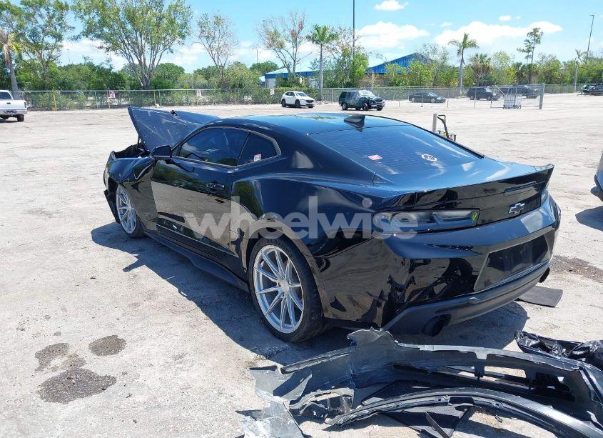 Photo 3 of 2018 Chevrolet Camaro 1LT (VIN 1G1FB1RX8J0184852)