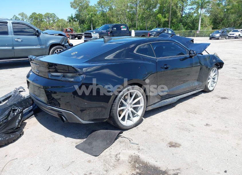 Photo 4 of 2018 Chevrolet Camaro 1LT (VIN 1G1FB1RX8J0184852)
