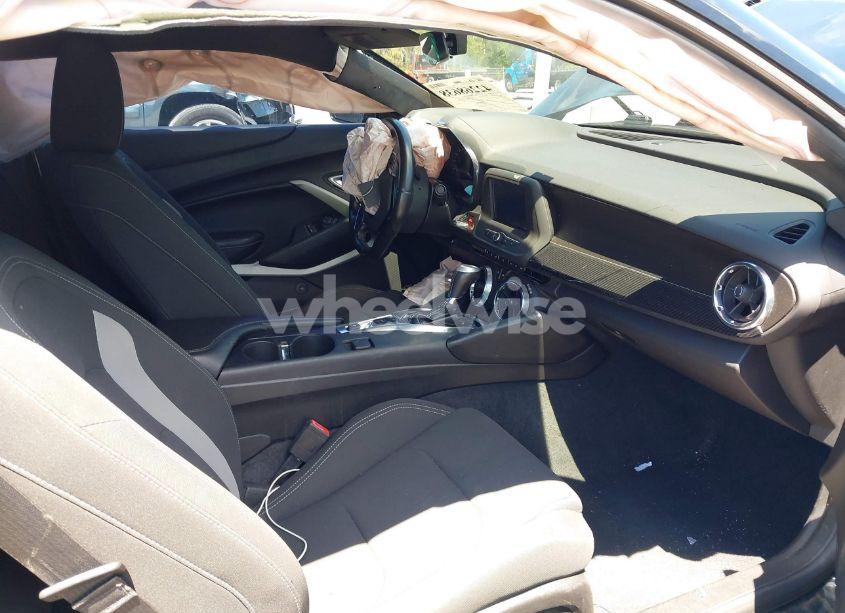 Photo 5 of 2018 Chevrolet Camaro 1LT (VIN 1G1FB1RX8J0184852)