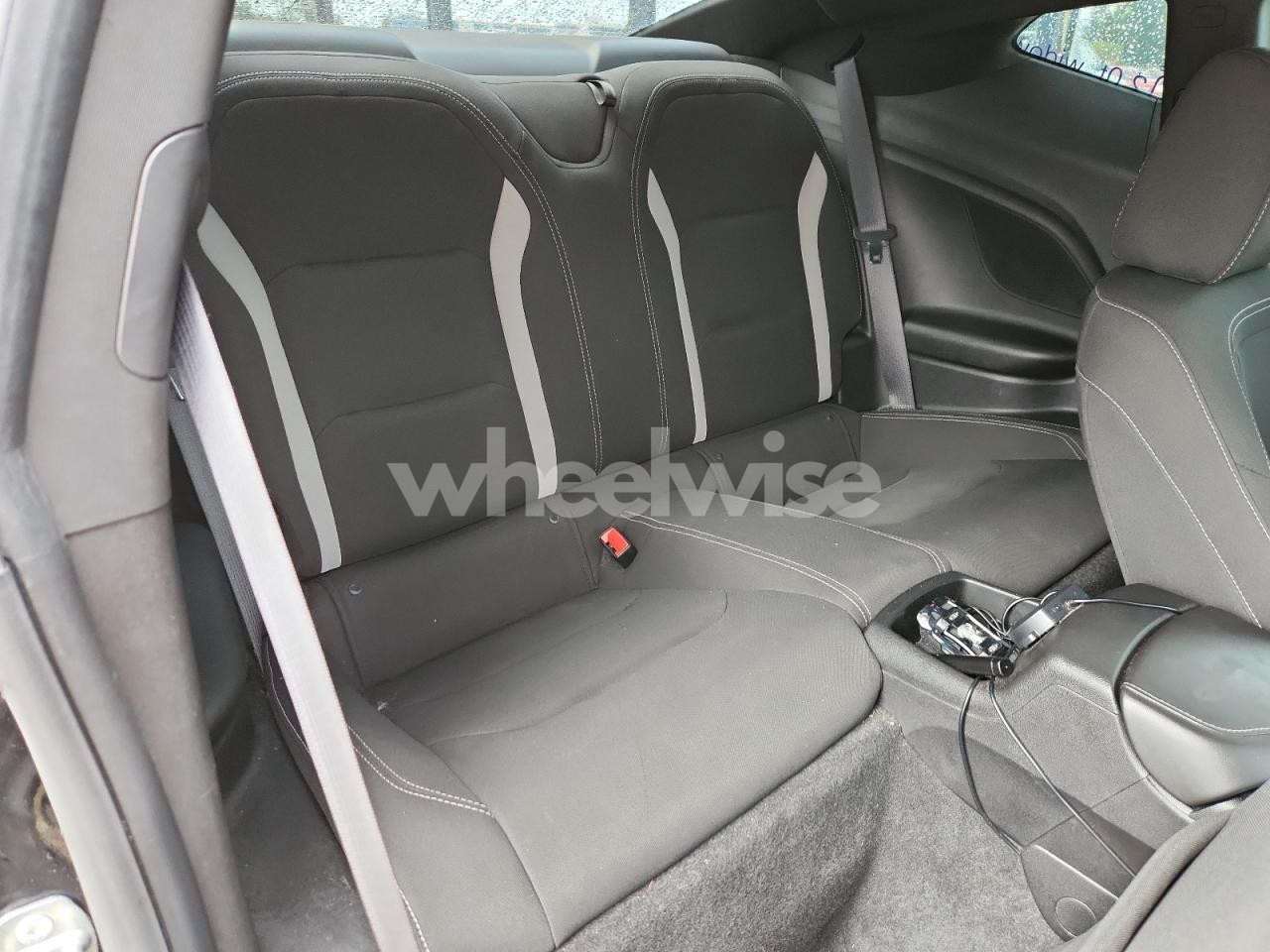 Photo 10 of 2019 CHEVROLET CAMARO LS (VIN 1G1FB1RX8K0111725)