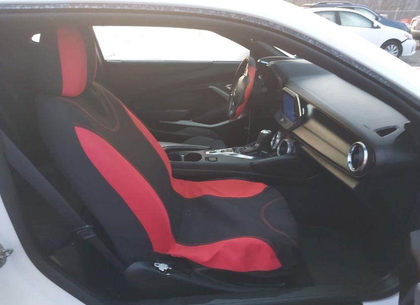 Photo 5 of 2019 Chevrolet Camaro 1LT (VIN 1G1FB1RX8K0141579)