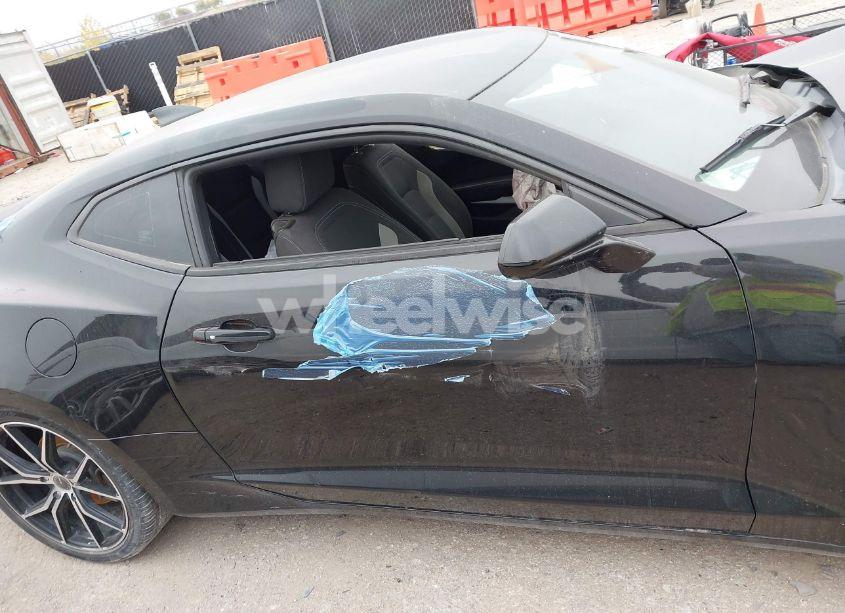 Photo 12 of 2017 Chevrolet Camaro 1LT (VIN 1G1FB1RX9H0189343)