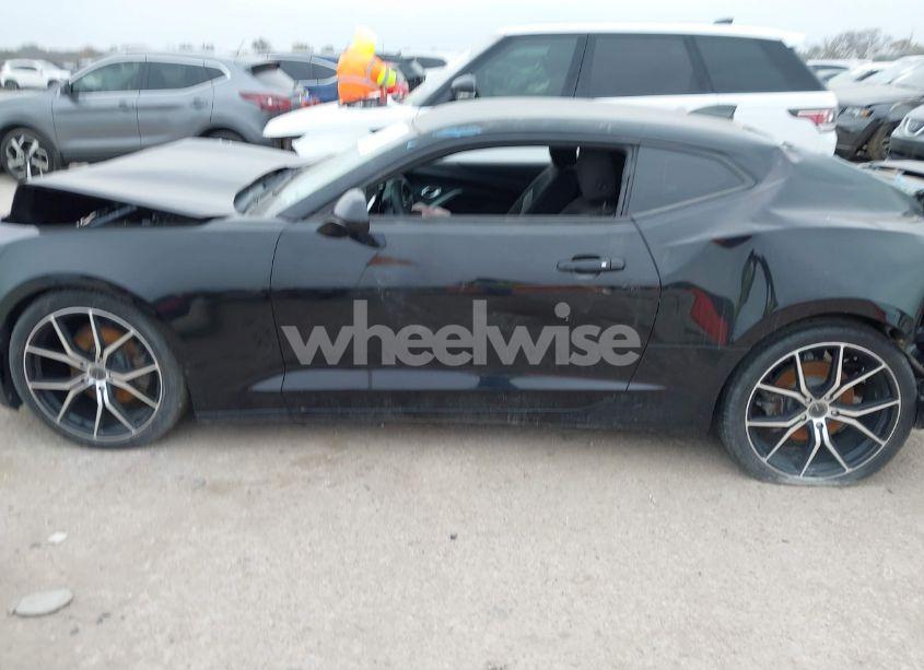 Photo 13 of 2017 Chevrolet Camaro 1LT (VIN 1G1FB1RX9H0189343)
