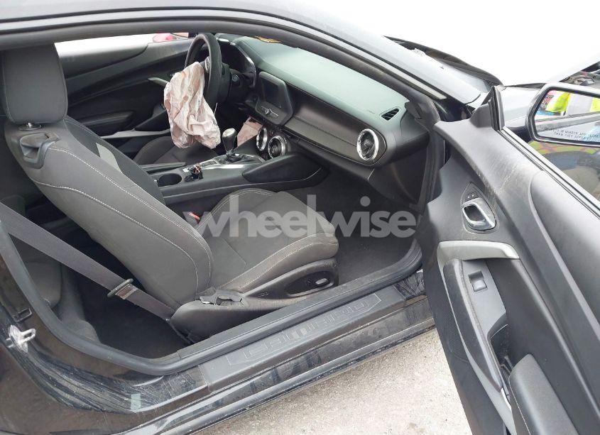 Photo 4 of 2017 Chevrolet Camaro 1LT (VIN 1G1FB1RX9H0189343)