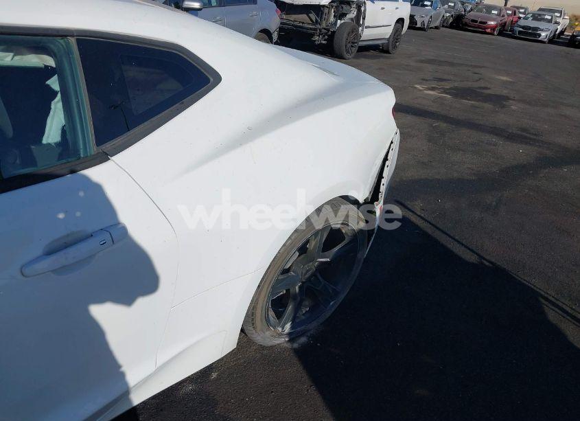 Photo 6 of 2016 Chevrolet Camaro 1LT (VIN 1G1FB1RXXG0169231)