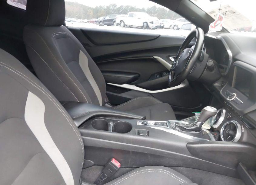 Photo 5 of 2018 Chevrolet Camaro 1LT (VIN 1G1FB1RXXJ0116150)
