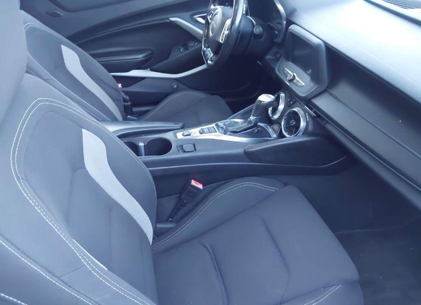 Photo 13 of 2018 Chevrolet Camaro 1LT (VIN 1G1FB1RXXJ0164781)