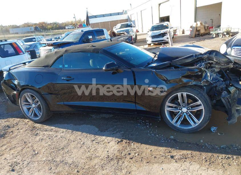 Photo 13 of 2017 Chevrolet Camaro 1LT (VIN 1G1FB3DS0H0204626)